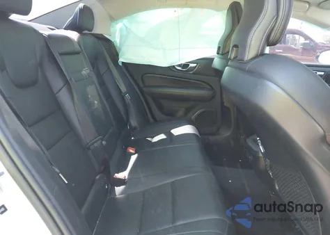 2022 Volvo S60 B5 Inscription/B5 Momentum z USA, uszkodzony, nr VIN 7JRL12FZ7NG154460